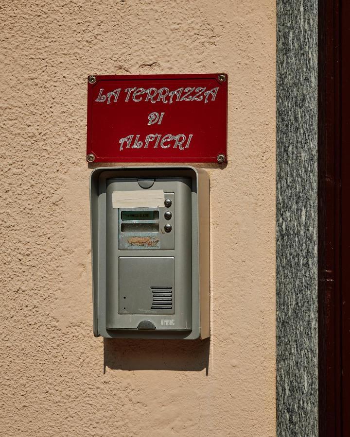 Terrazza Di Alfieri - Alloggio Con Terrazza Privata Nel Centro Di Asti Exteriör bild